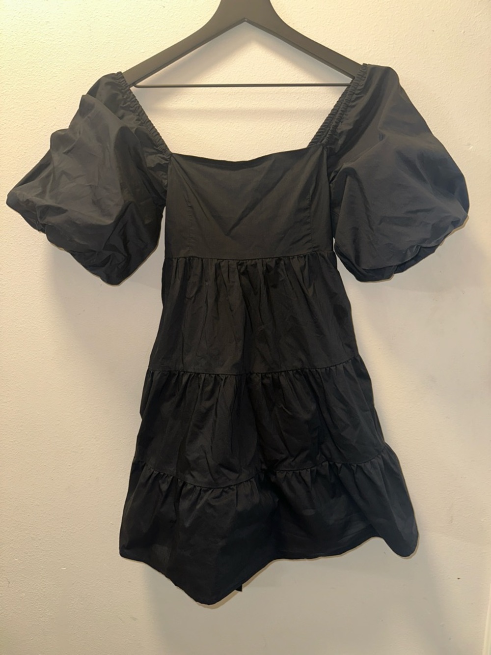 Olivaceous Black Puff-Sleeve Tiered Mini Dress S